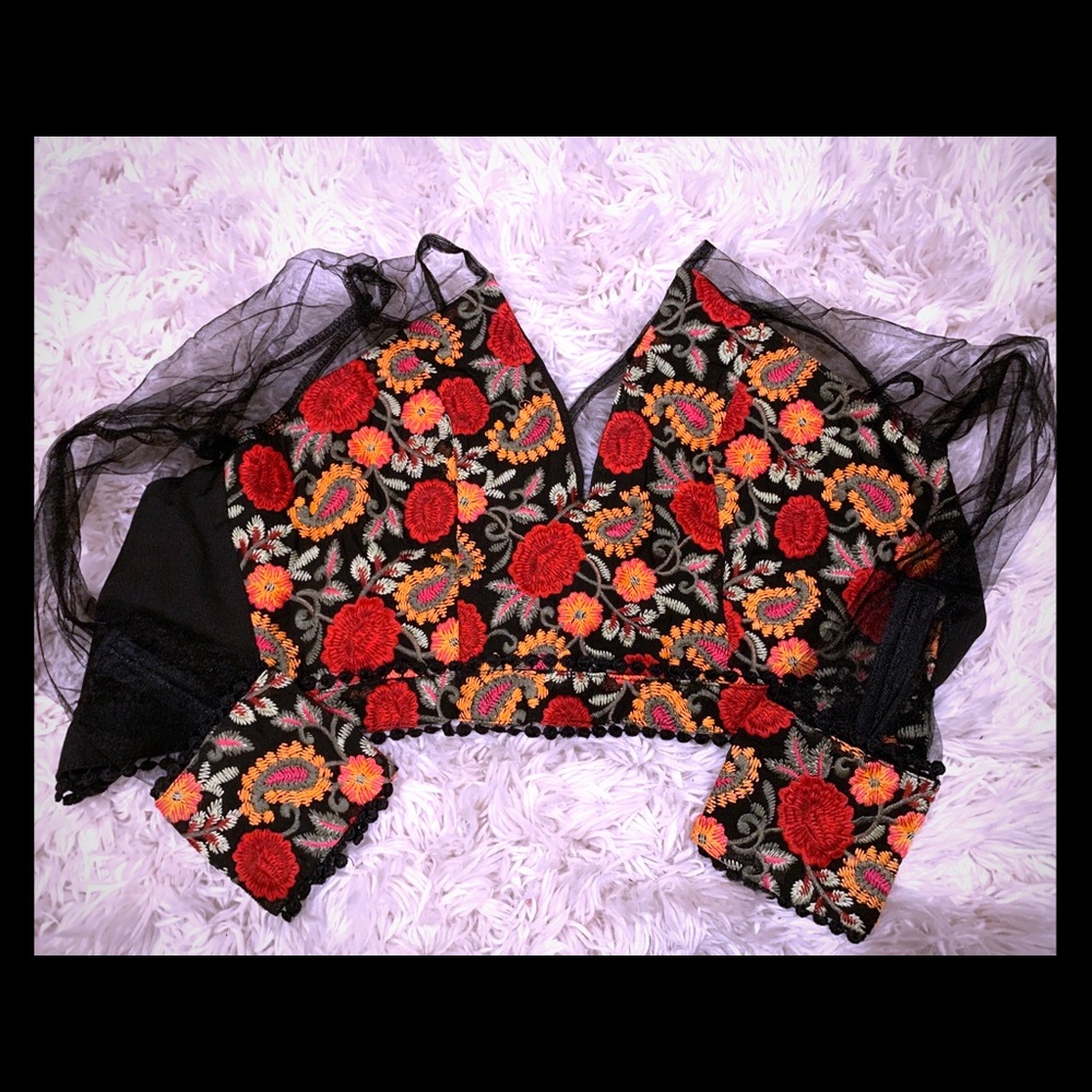 VINTAGE TOP BARELY WORN !!
